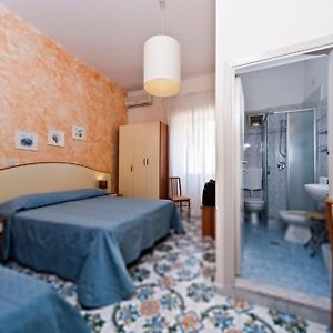 Camera tripla classica
